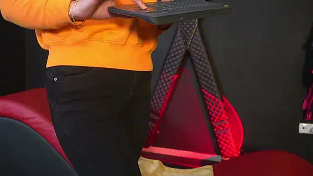 Snapshot of CelineConner chatting on 8, 3, 2026 CelineConner online show from 8, 3, 2026