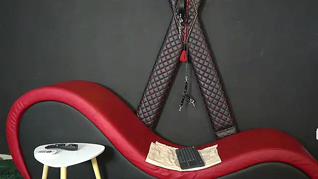 Snapshot of CelineConner chatting on 8, 4, 2026 CelineConner online show from 8, 4, 2026