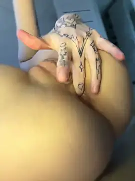 Snapshot of Yunasi chatting on 8, 3, 2025 Yunasi online show from 8, 3, 2025