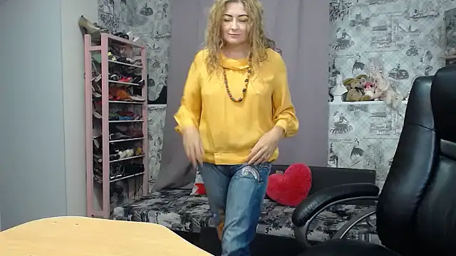 Snapshot of Helen1974 chatting on 6, 10, 2025 Helen1974 online show from 6, 10, 2025