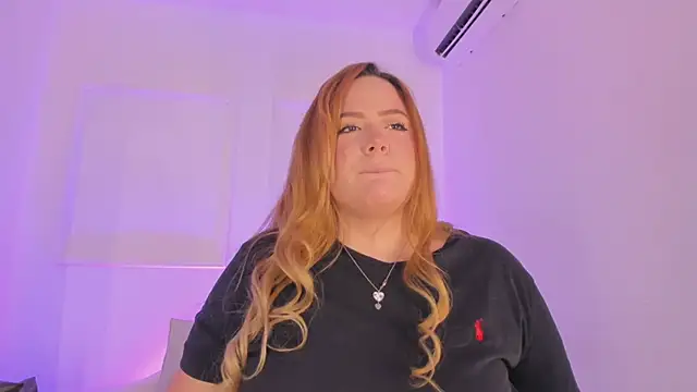 Snapshot of sophiarossee_ chatting on 15, 3, 2025 sophiarossee online show from 15, 3, 2025