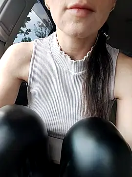 Brilliant-Queen1 online show from 3, 10, 2025