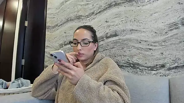 Sophi  a online show from 19, 2, 2025