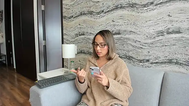 Sophi  a online show from 5, 3, 2025