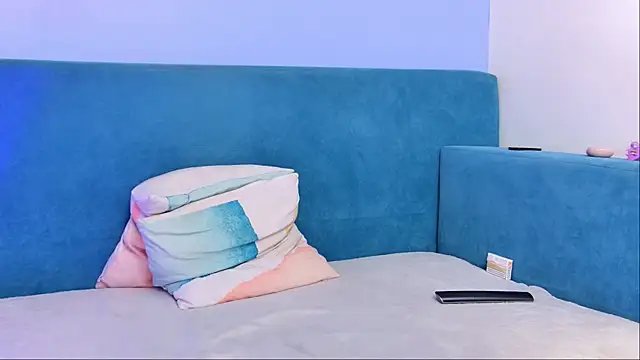 Snapshot of moon_cake chatting on 1, 4, 2026 moon cake online show from 1, 4, 2026