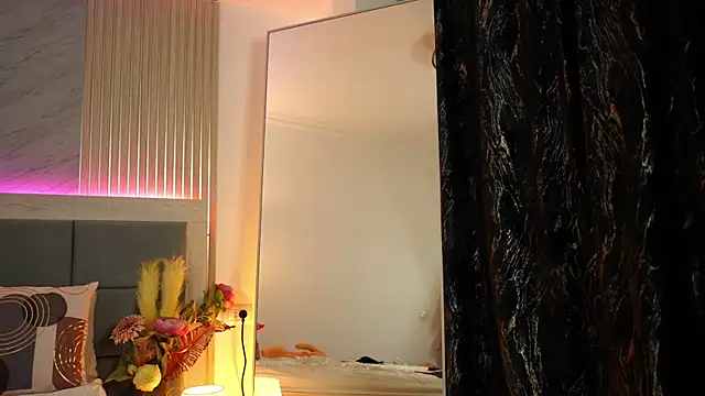 MiaCharm online show from 30, 10, 2025