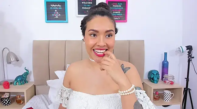 Zoe Gruber online show from 10, 3, 2025