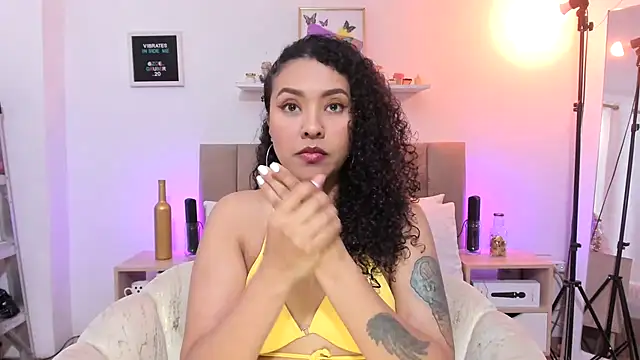 Zoe Gruber online show from 6, 11, 2025