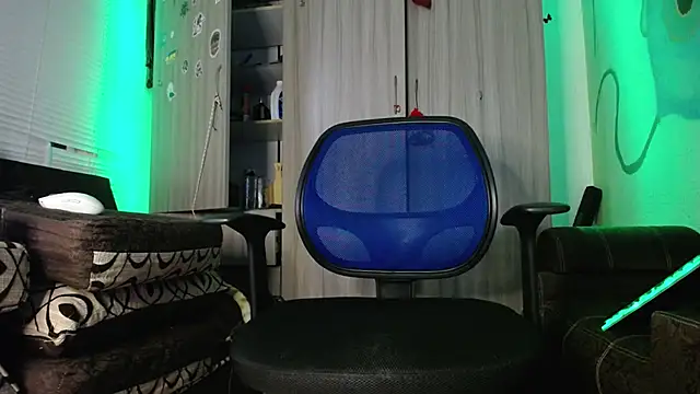 Snapshot of zacwatson_ chatting on 12, 1, 2025 zacwatson  online show from 12, 1, 2025
