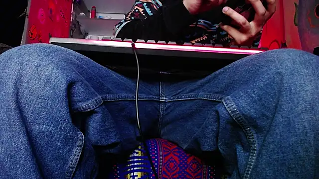 Snapshot of zacwatson_ chatting on 8, 10, 2025 zacwatson  online show from 8, 10, 2025