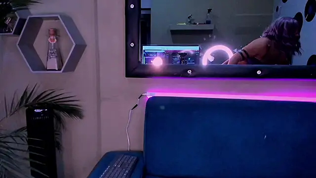 Snapshot of Sussy_Bell01 chatting on 4, 12, 2024 Sussy Bell01 online show from 4, 12, 2024