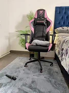 Snapshot of Stunning_Booty chatting on 2, 4, 2026 Stunning Booty online show from 2, 4, 2026
