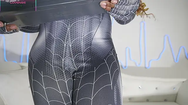 EmmaSanzz  online show from 30, 11, 2025