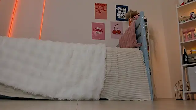 Snapshot of Lily_Young chatting on 20, 10, 2025 Lily Young online show from 20, 10, 2025