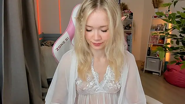 Snapshot of Lily_Young chatting on 22, 10, 2025 Lily Young online show from 22, 10, 2025