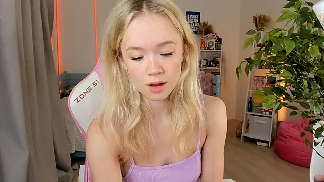 Snapshot of Lily_Young chatting on 23, 10, 2025 Lily Young online show from 23, 10, 2025