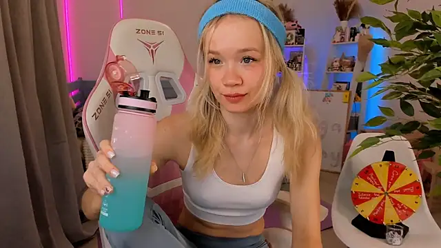 Lily Young online show from 19, 11, 2025