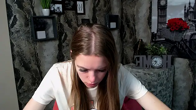 AliceFlirtt  online show from 15, 10, 2025