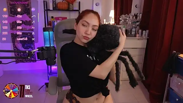 LilyVelvett online show from 8, 10, 2025