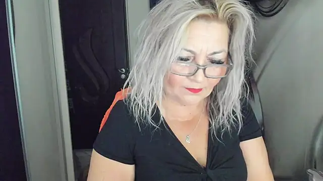 Snapshot of IryshAlice chatting on 3, 10, 2025 IryshAlice online show from 3, 10, 2025