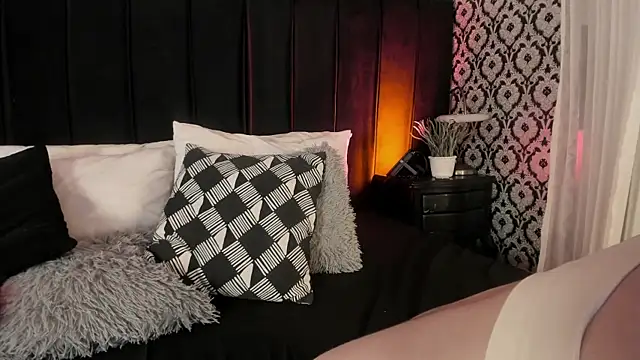 Adeelinee online show from 17, 12, 2025