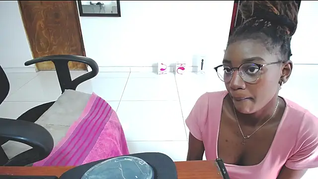 Snapshot of submissive_black_whore chatting on 22, 5, 2026 submissive black whore online show from 22, 5, 2026