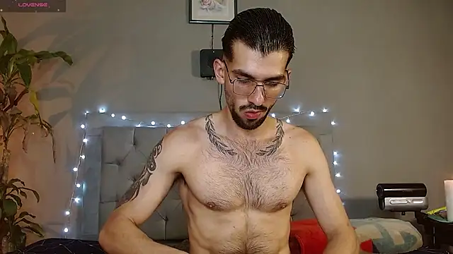 Snapshot of Mr_WhiteCock chatting on 5, 2, 2025 Mr WhiteCock online show from 5, 2, 2025
