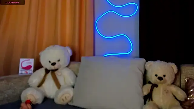 Leila purr18 online show from 11, 2, 2025