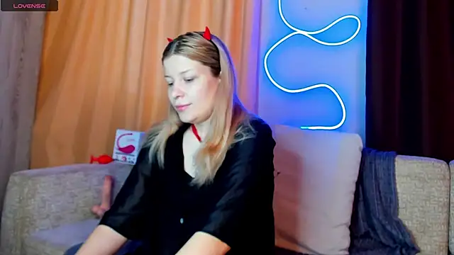 Leila purr18 online show from 13, 2, 2025