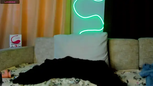 Leila purr18 online show from 25, 2, 2025