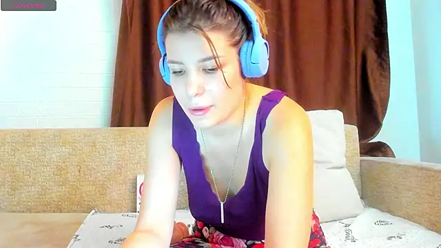 Leila purr18 online show from 15, 9, 2025