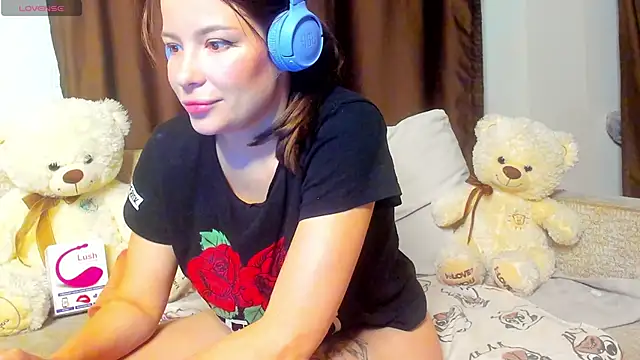 Leila purr18 online show from 5, 10, 2025