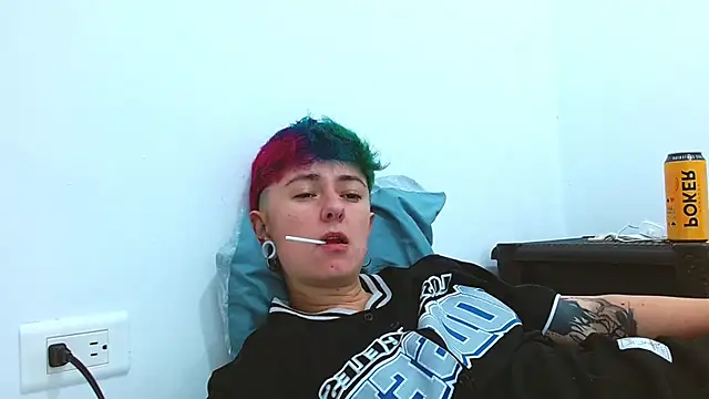 Snapshot of tomboyblue chatting on 16, 11, 2025 tomboyblue online show from 16, 11, 2025