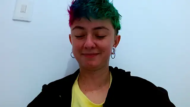 Snapshot of tomboyblue chatting on 20, 11, 2025 tomboyblue online show from 20, 11, 2025