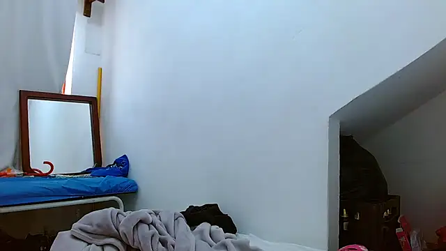 Snapshot of tomboyblue chatting on 24, 11, 2025 tomboyblue online show from 24, 11, 2025