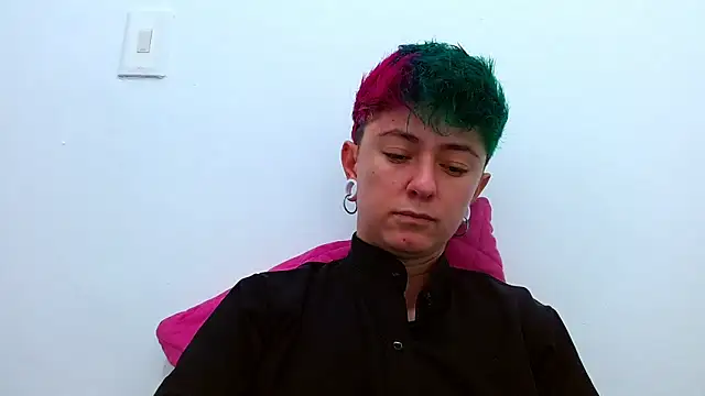 Snapshot of tomboyblue chatting on 30, 11, 2025 tomboyblue online show from 30, 11, 2025