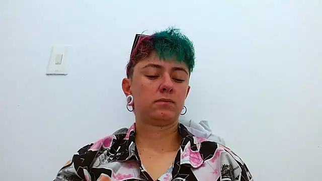 Snapshot of tomboyblue chatting on 15, 12, 2025 tomboyblue online show from 15, 12, 2025