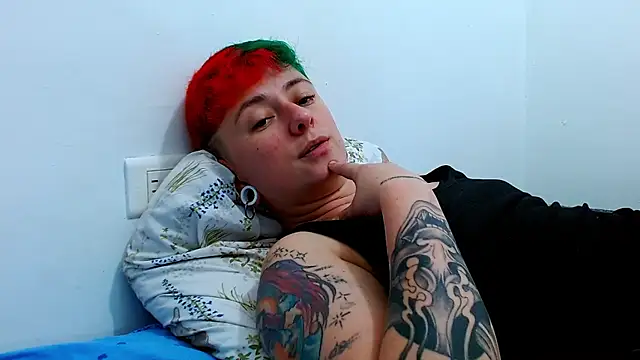 Snapshot of tomboyblue chatting on 9, 1, 2026 tomboyblue online show from 9, 1, 2026