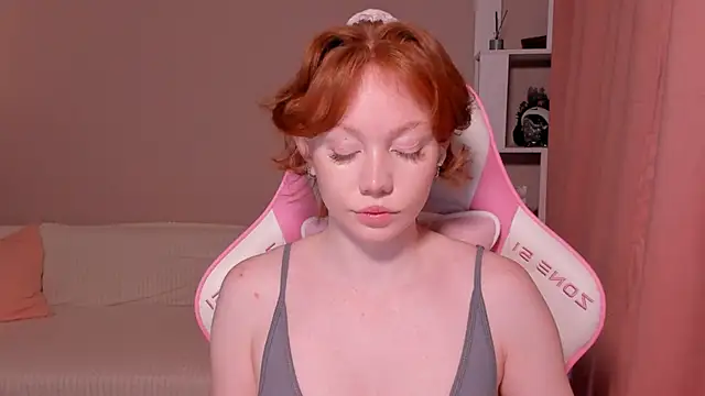 foxyMistrees online show from 2, 2, 2025