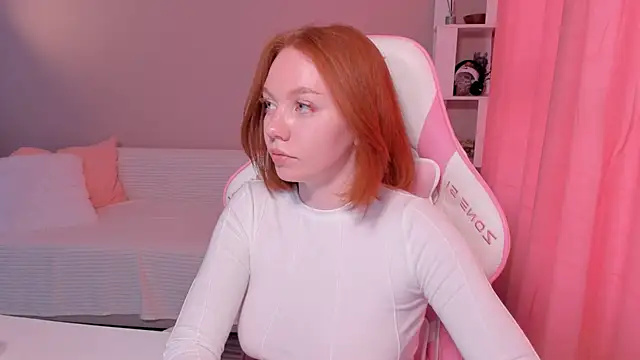 foxyMistrees online show from 3, 3, 2025