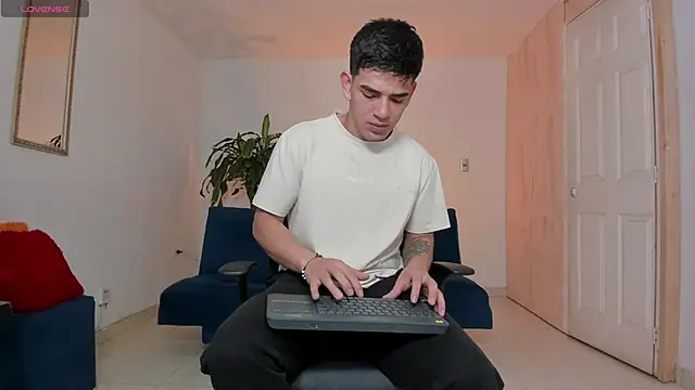 Ares Johnson online show from 5, 10, 2025