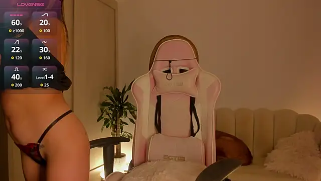 Snapshot of LittleSofia_ chatting on 10, 10, 2025 LittleSofia  online show from 10, 10, 2025