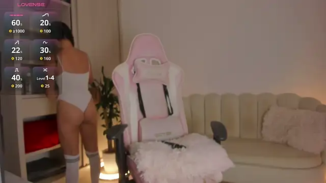 Snapshot of LittleSofia_ chatting on 18, 10, 2025 LittleSofia  online show from 18, 10, 2025