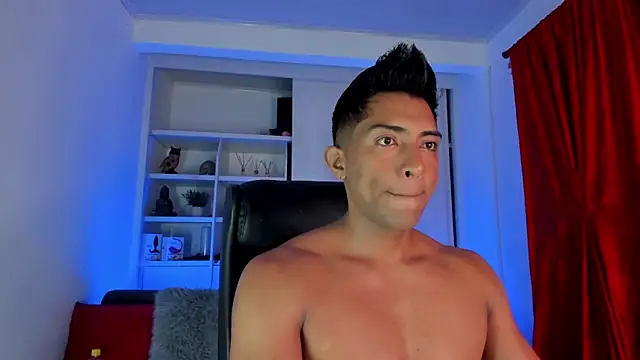 Snapshot of Couple_muscle1 chatting on 3, 12, 2024 Couple muscle1 online show from 3, 12, 2024