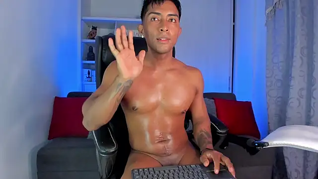 Snapshot of Couple_muscle1 chatting on 5, 12, 2024 Couple muscle1 online show from 5, 12, 2024