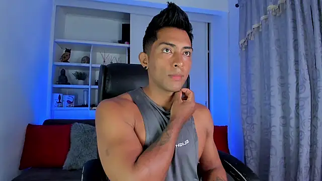Snapshot of Couple_muscle1 chatting on 9, 12, 2024 Couple muscle1 online show from 9, 12, 2024
