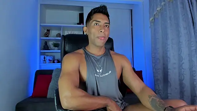 Snapshot of Couple_muscle1 chatting on 12, 12, 2024 Couple muscle1 online show from 12, 12, 2024