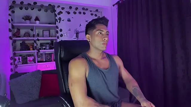 Snapshot of Couple_muscle1 chatting on 27, 12, 2024 Couple muscle1 online show from 27, 12, 2024