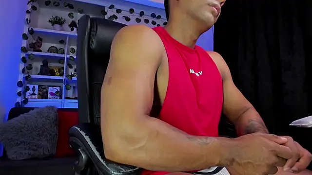 Snapshot of Couple_muscle1 chatting on 2, 1, 2025 Couple muscle1 online show from 2, 1, 2025