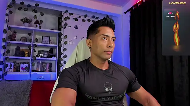Snapshot of Couple_muscle1 chatting on 10, 1, 2025 Couple muscle1 online show from 10, 1, 2025